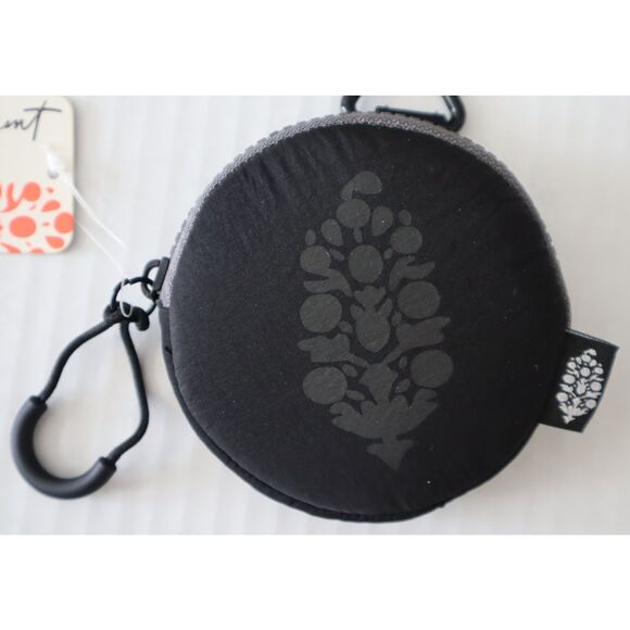 Free People Movement OB2224771 O/S Black Essentials Only Circle Clip-On Pouch - Picture 4 of 4